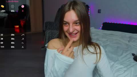 Sexy lips online show from August 7, 8:31 pm