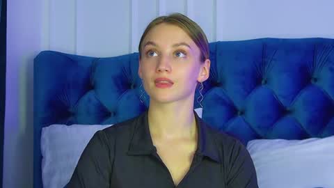 StacyEvances online show from August 3, 6:15 pm