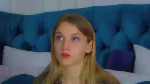 StacyEvances online show from August 11, 5:42 am