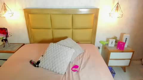 KEIMI  online show from August 13, 4:37 am