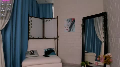 Chloe online show from August 3, 1:51 pm
