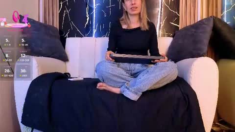 starlight_mature11_aws online show from August 14, 11:08 pm
