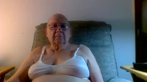 starman40003131 online show from August 15, 8:46 pm