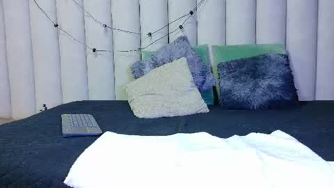 M O O N  online show from August 13, 7:22 am