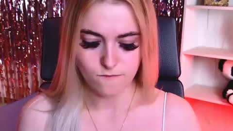 stef_nicks online show from August 5, 11:19 am