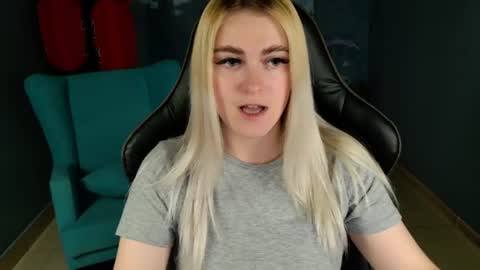 stef_nicks online show from August 11, 11:56 am