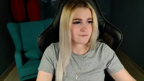 stef_nicks online show from August 11, 2:08 pm