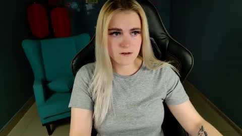 stef_nicks online show from August 11, 3:25 pm