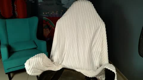 stef_nicks online show from August 14, 10:19 am
