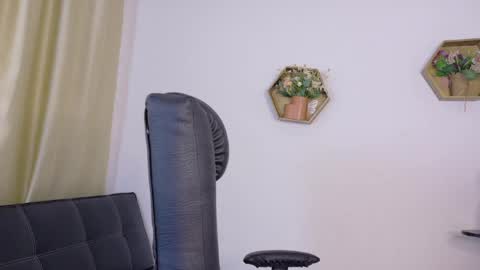 stefannycipriani_ online show from July 27, 6:24 pm