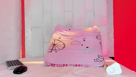 stefany_hot69_ online show from August 11, 12:01 am