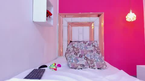 stefany_hot69_ online show from August 12, 11:18 pm