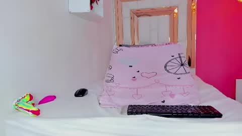stefany_hot69_ online show from August 13, 11:19 pm