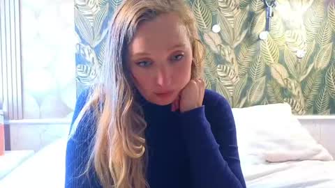 StellaFlowerPower online show from May 7, 11:11 am
