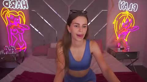 stellahoneywell online show from August 4, 2:03 pm
