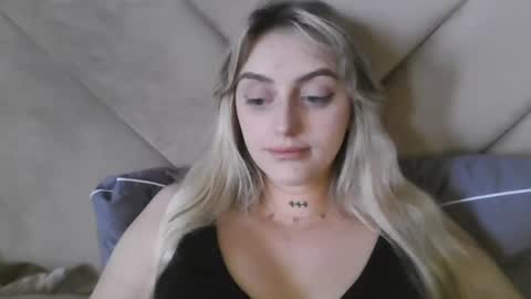 Stella online show from August 13, 2:42 pm