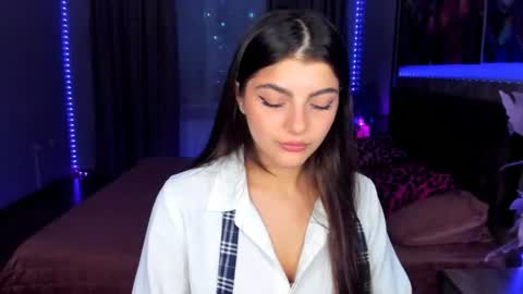StellaRainbow online show from August 7, 9:15 pm