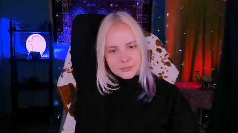 Stella online show from August 8, 9:59 pm