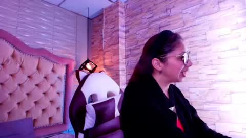 Stephaniesun  online show from August 11, 5:15 pm