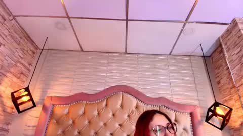 Stephaniesun  online show from August 12, 6:10 pm