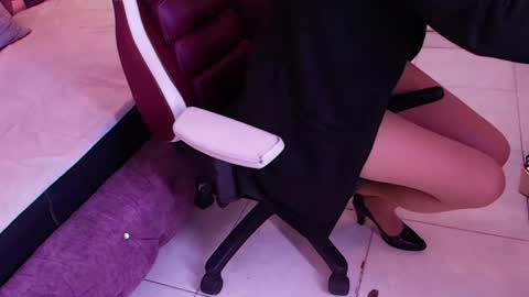Stephaniesun  online show from August 14, 6:00 pm