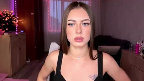Stephani online show from August 11, 4:09 pm