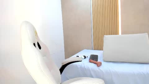 Stephany online show from August 12, 8:44 pm