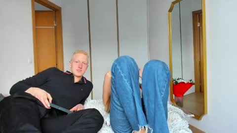 Step sis and Step bro online show from April 18, 5:33 pm