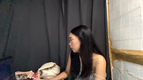 Mia online show from August 12, 9:22 am