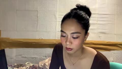 Mia online show from August 13, 9:34 am