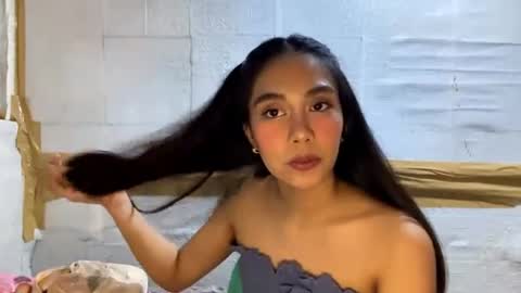 Mia online show from August 14, 3:37 pm