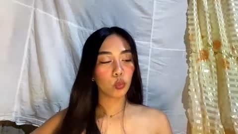 Mia online show from August 18, 11:16 am
