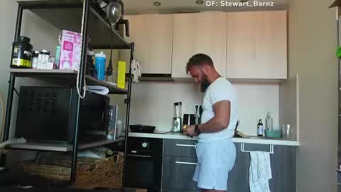 stewart_barnzz online show from August 8, 7:41 am