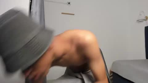 stiven_cum2 online show from June 18, 4:29 pm