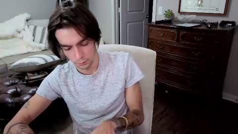 str8whiteboy21 online show from August 8, 4:29 pm