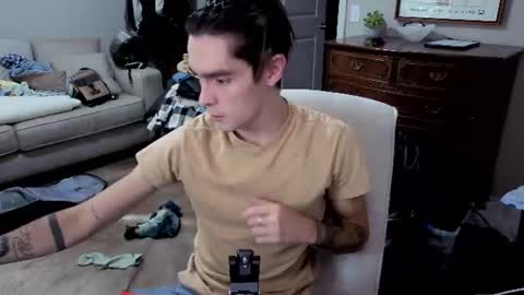 str8whiteboy21 online show from August 9, 7:04 pm