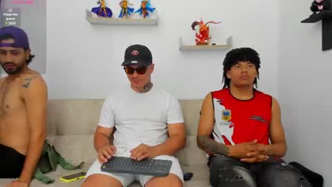 straight__friends online show from August 12, 1:46 pm