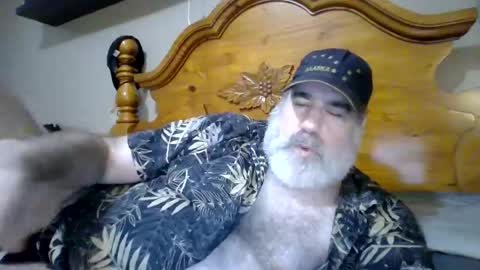 Straightbear4you online show from July 31, 10:21 am