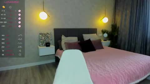 Laura online show from August 4, 5:48 am