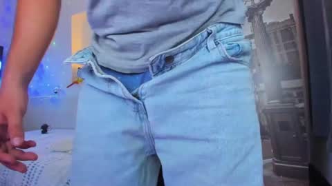 strosa_ online show from August 12, 1:57 pm