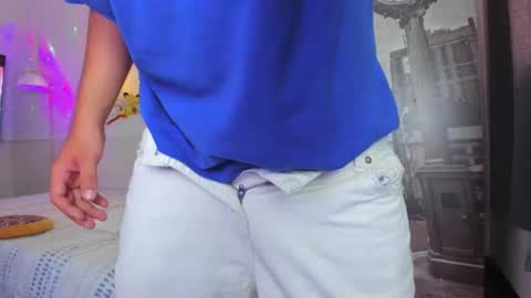strosa_ online show from August 16, 2:32 pm