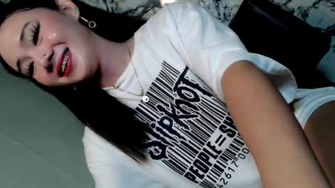 stunning_andrea69 online show from August 11, 7:21 am