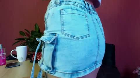 sub_scarlett_ online show from March 25, 1:39 pm