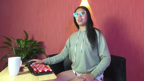 sub_scarlett_ online show from April 1, 6:27 pm