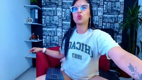 sub_scarlett_ online show from April 10, 5:19 pm