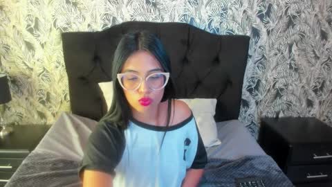 sub_scarlett_ online show from April 11, 5:35 pm