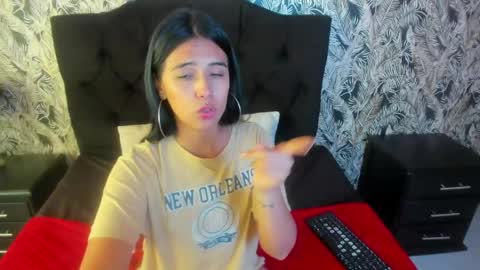 sub_scarlett_ online show from April 14, 4:25 pm