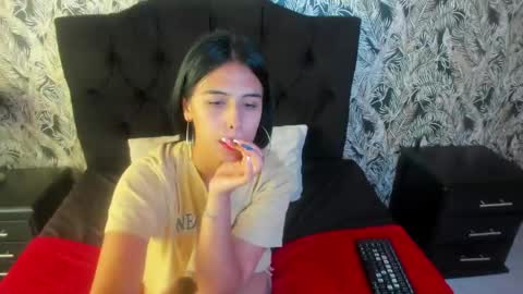 sub_scarlett_ online show from April 14, 5:31 pm