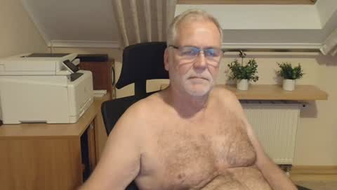 subbear1968 online show from August 9, 7:37 pm