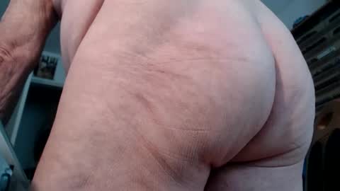 subibuns online show from May 11, 8:05 am